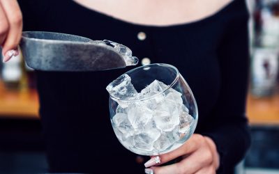 O que procurar em uma máquina de gelo para bar